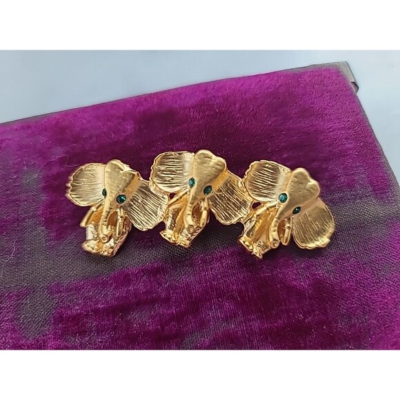 Elephant Shaped Green Rhinestone Eyes Gold Tone Brooch Vintage Costume Jewelry - Picture 2 of 10